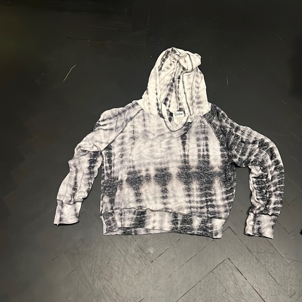 Random brand gray/black long sleeve hoodie